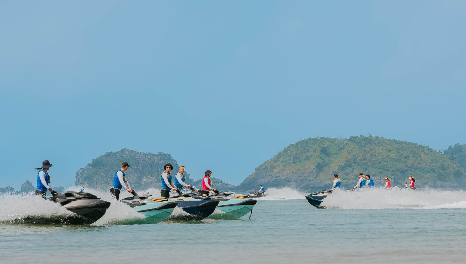 Show jetski kết hợp pháo hoa đỉnh cao sắp khuấy động mùa hè tại Cát Bà 
 - 4